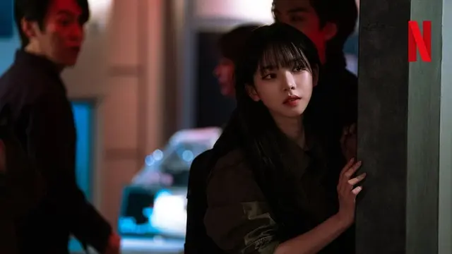 Karina Aespa dalam variety show Korea Agents of Mystery. (Instagram/ netflixkr)