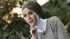 Turban bisa menjadi salah satu pilihan hijab untuk kegiatan sehari-hari karena aplikasinya yang mudah.