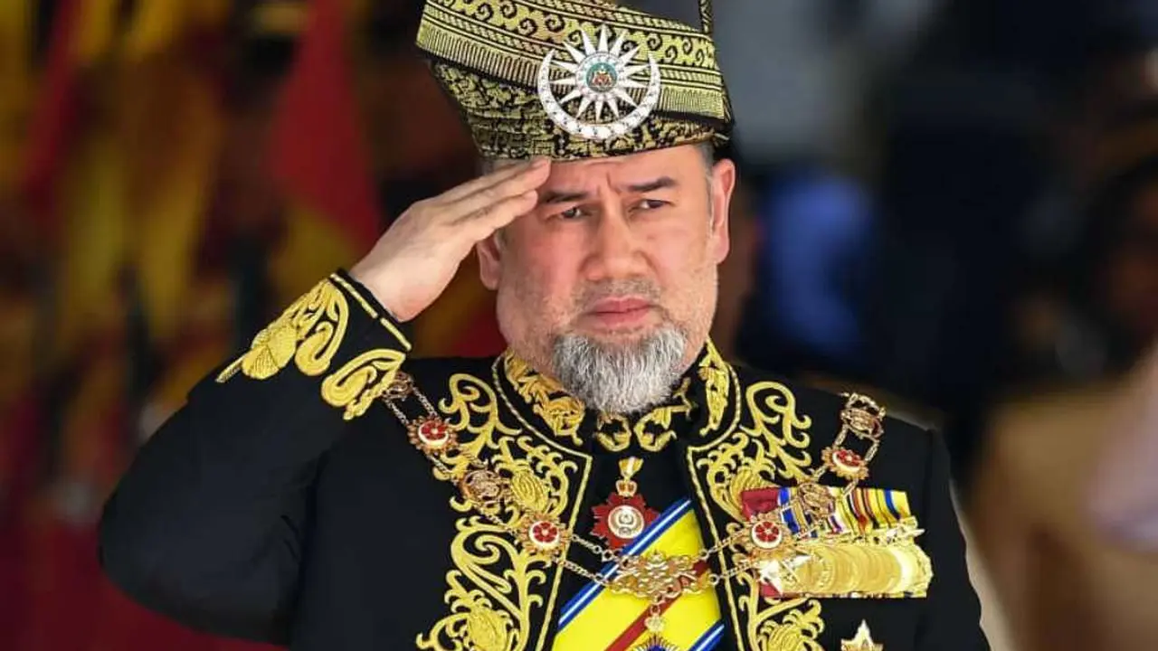 Raja Malaysia Sultan Muhammad V memutuskan turun takhta meski baru dua tahun menjabat
