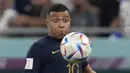 Timnas Prancis memang sangat mengandalkan kemahiran Kylian Mbappe untuk mencetak gol dalam pertandingan kali ini agar bisa merebut tiket 16 Besar Piala Dunia 2022. (AP Photo/Thanassis Stavrakis)