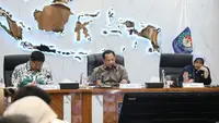 Menteri Dalam Negeri (Mendagri) Muhammad Tito Karnavian saat memimpin Rapat Pembahasan Efisiensi dan Progres Tahapan Program BSPS