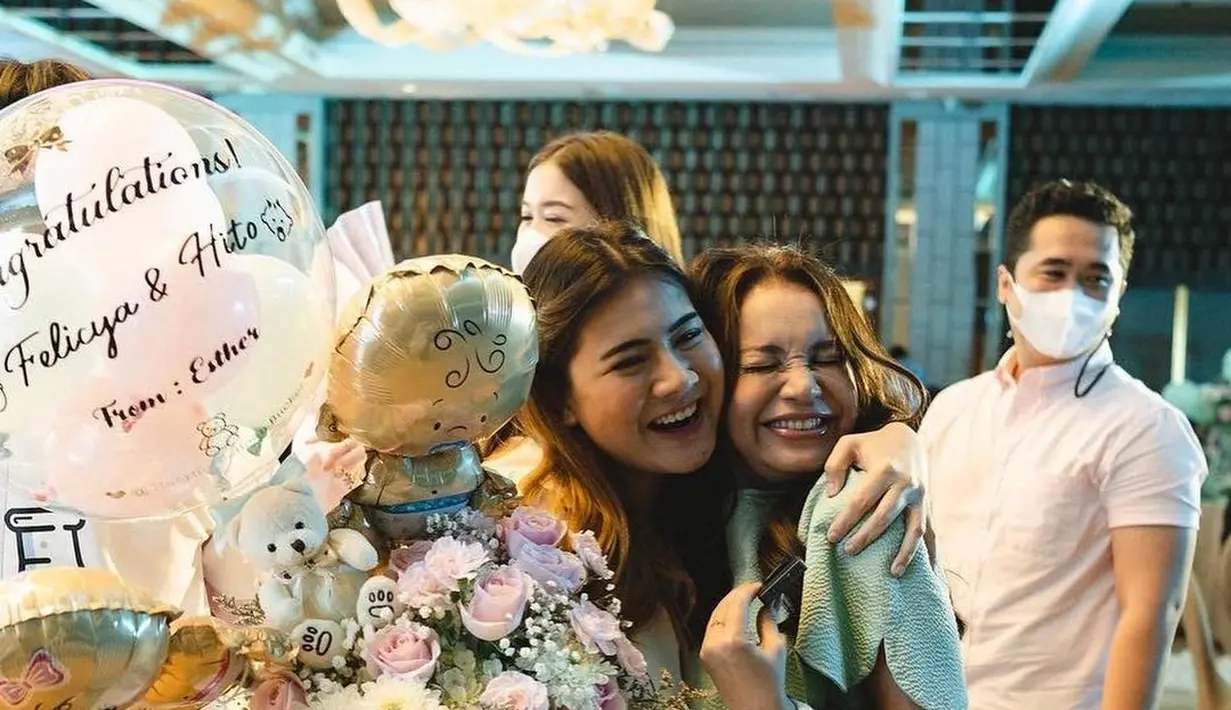 Keakraban Felicya Angelista dalam acara gender reveal party. (Foto: Instagram/ itsrossa910)