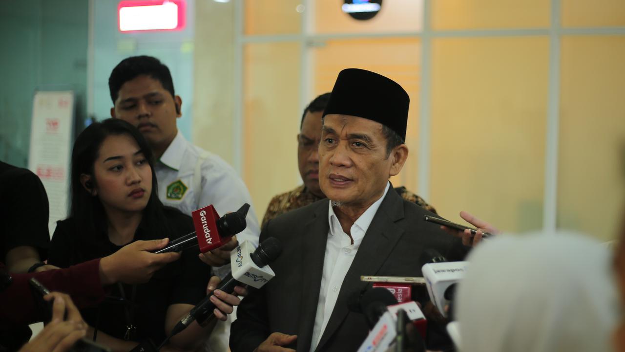 Wamenag Tanggapi Video Gus Elham Cium Anak Kecil: Tindakan Itu Tidak Pantas!