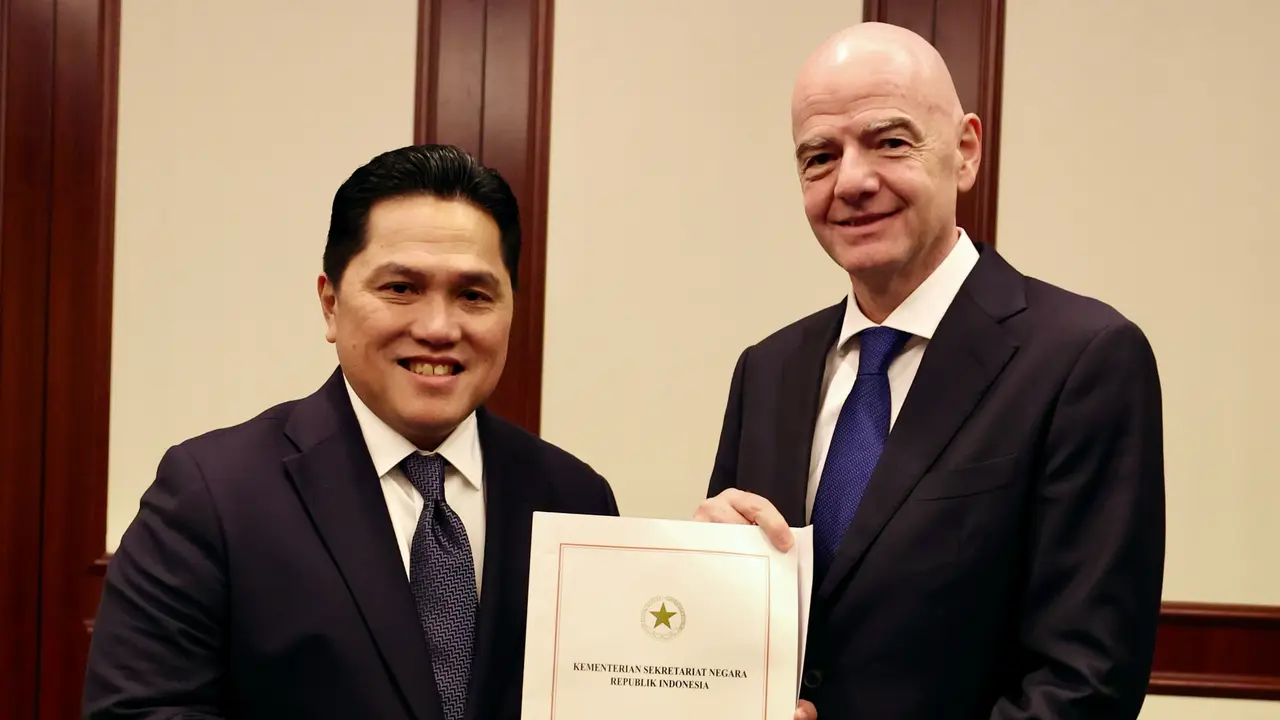 Ketua PSSI, Erick Thohir, bersama Presiden FIFA, Gianni Infantino.
