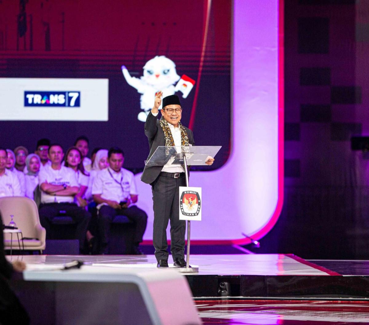 Ketua Umum PKB juga mendorong para relawannya yang militan ikut terlibat dalam kepemimpinan di daerah dengan minimal menjabat kepala desa.