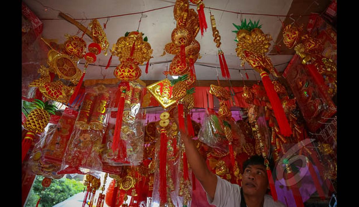 Jelang Tahun Baru Cina, Pedagang Pernak-Pernik Imlek ...