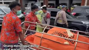 Pengemudi meninggal dalam mobil saat terjebak macet di Grogol (Istimewa)