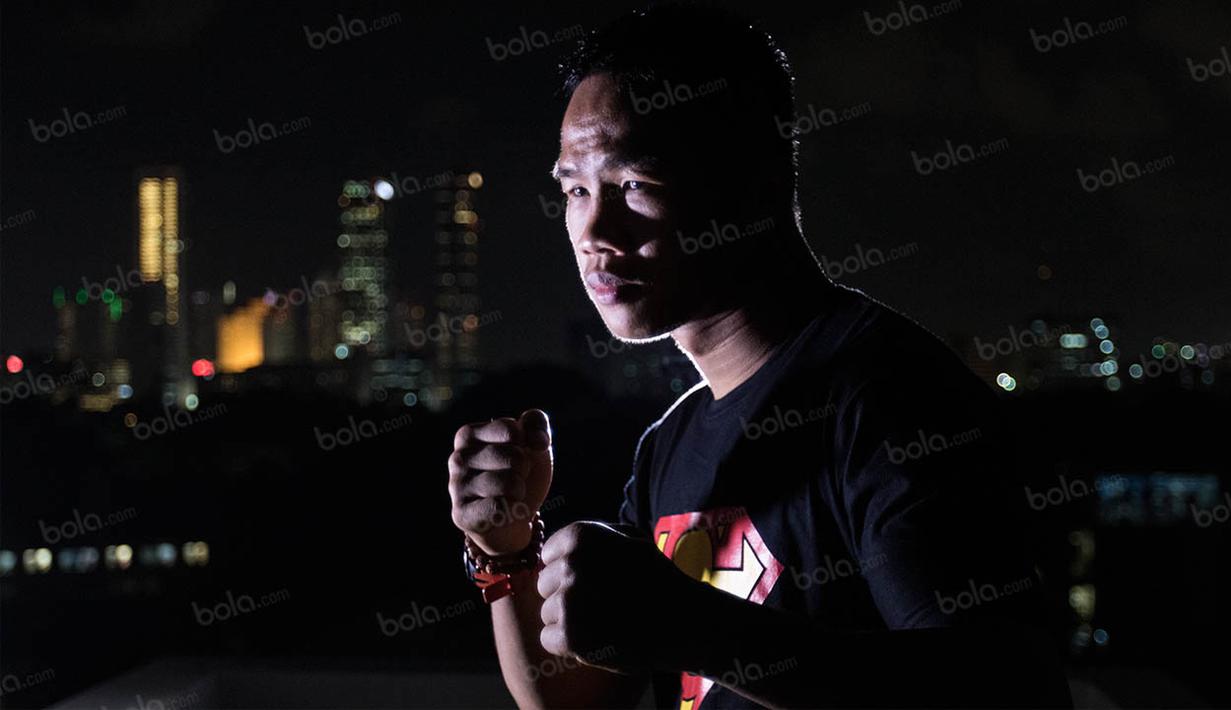 Dengan hasil kemenangan saat di Uruguay membuat petinju asal Ketapang, Kalimantan Barat, tersebut berstatus sebagai petinju nomor satu WBA. (Bola.com/Vitalis Yogi Trisna)