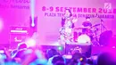 Penyanyi jazz Andien Aisyah memeriahkan panggung Jak-Japan Matsuri 2018 di Plaza Tenggara, Senayan, Jakarta, Sabtu (8/9). Andien membawakan empat lagu, yakni Sahabat Setia, Rindu Ini, Indahnya Dunia dan Moving On. (Liputan6.com/Faizal Fanani)