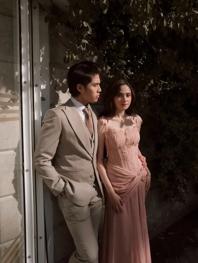 6 Gaya Prewedding El Rumi dan Syifa Hadju di Kebun Raya London, Bak Pangeran dan Putri Negeri Dongeng