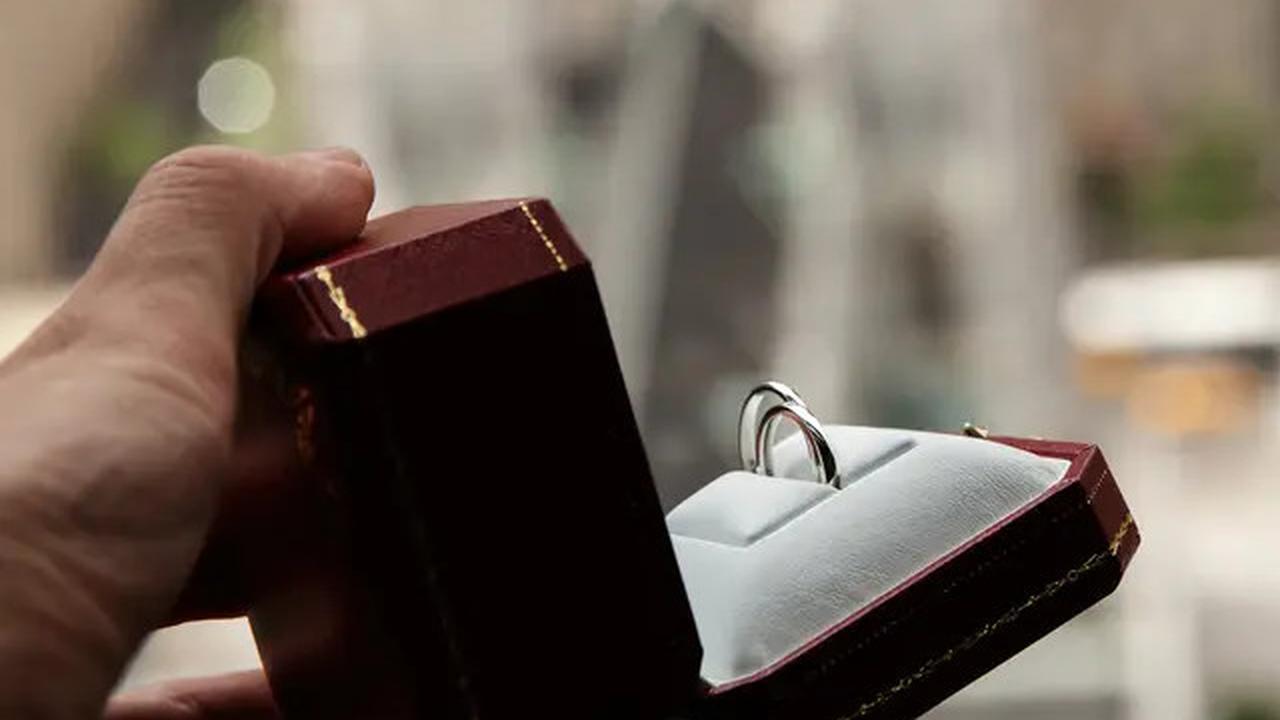 Jika Pernikahan Gagal, Apakah Cincin Lamaran Harus Dikembalikan?