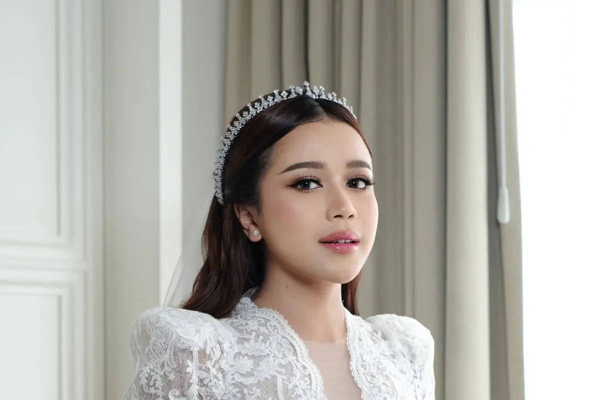 Jadi ‘Kate Middleton’ di Hari Pernikahan, Brisia Jodie Memukau dengan Makeup Dreamy & Soft Karya MUA Langganan