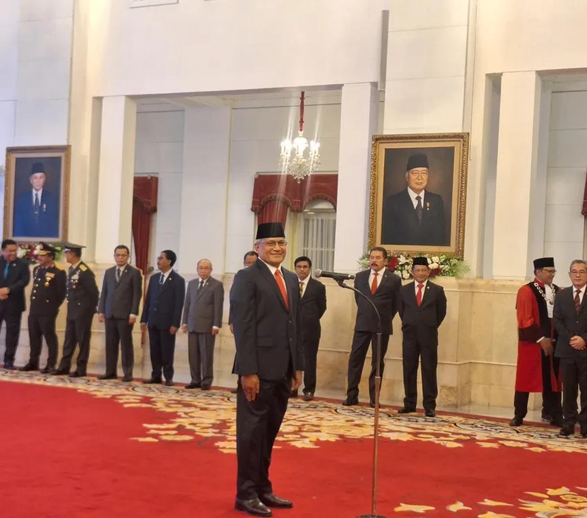 "Bahwa saya dalam menjalankan tugas dan jabatan akan menjunjung tinggi etika jabatan, bekerja dengan sebaik-baiknya dan dengan penuh rasa tanggung jawab," sambung Marthinus.<br>