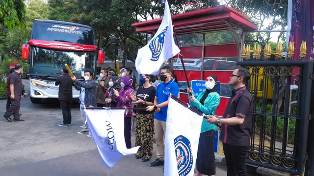Juragan 99 bersama Sandiaga Uno melepas acara mudik gratis bersama MS Glow
