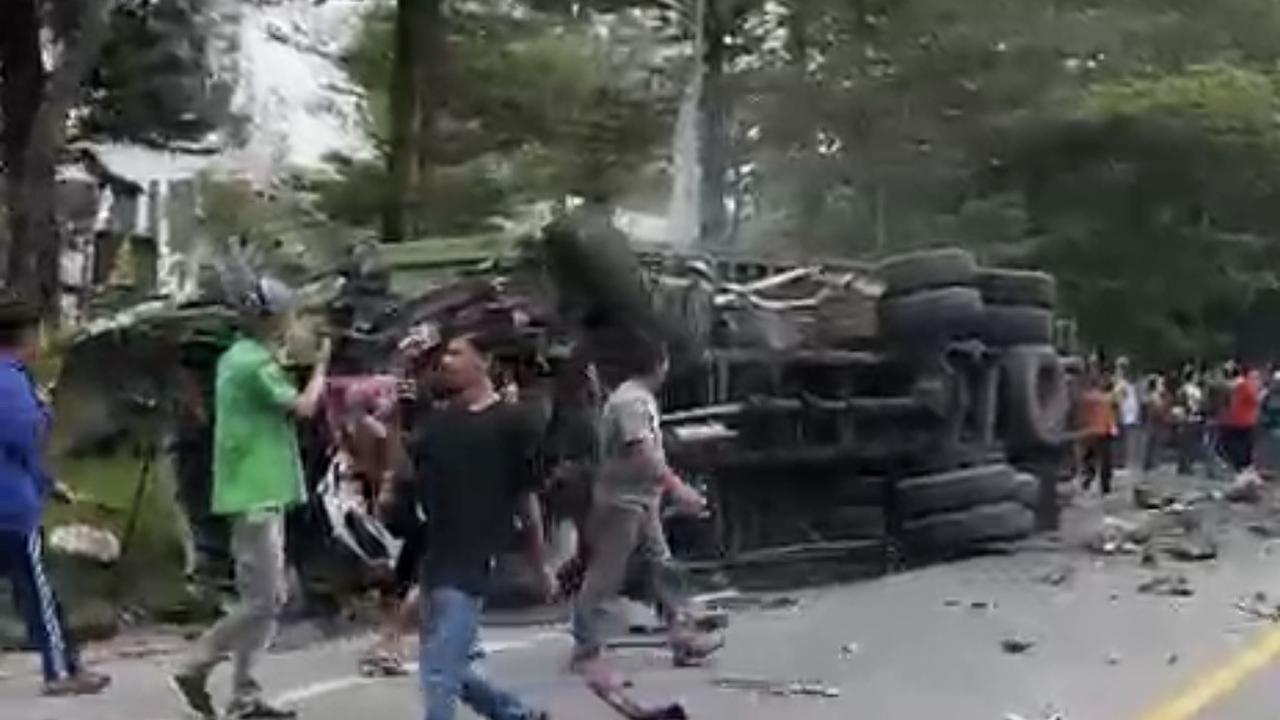 Kecelakaan Maut Libatkan 7 Kendaraan di Sibolangit, 1 Tewas, Lainnya Masih Terjepit