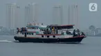 Sebuah kapal membawa wisatawan seusai menikmati libur di Kepulauan Seribu, Jakarta, Kamis (12/3/2020). Observasi virus corona Covid-19 di Pulau Sebaru, Kepulauan Seribu, tidak mempengaruhi iklim pariwisata di Kepulauan Seribu.  (merdeka.com/Imam Buhori)