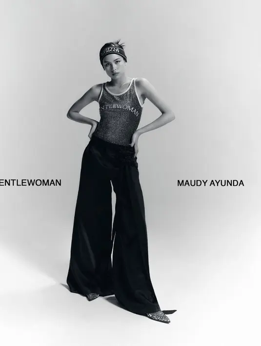 Dengan flair pants dan bodysuit, Maudy ayunda tampil begitu berbeda.  [Foto: instagram/ GentleWoman]
