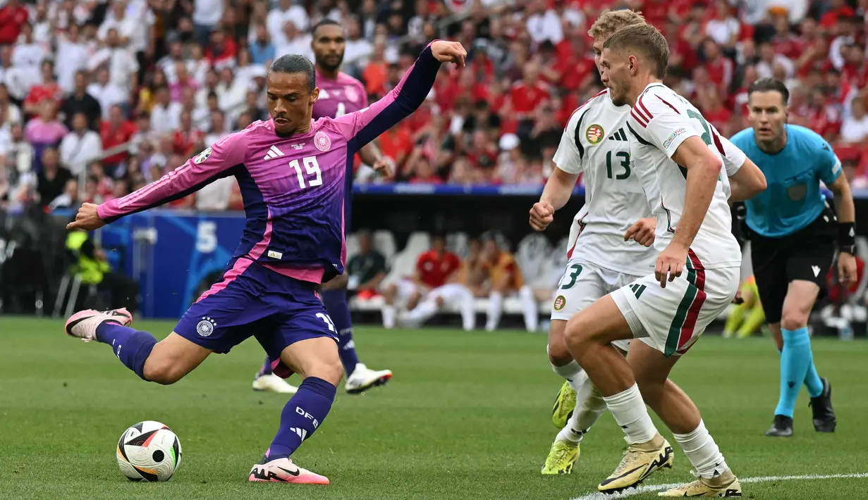 Timnas Jerman menjadi tim pertama yang lolos ke babak 16 besar Euro 2024. (THOMAS KIENZLE / AFP)
