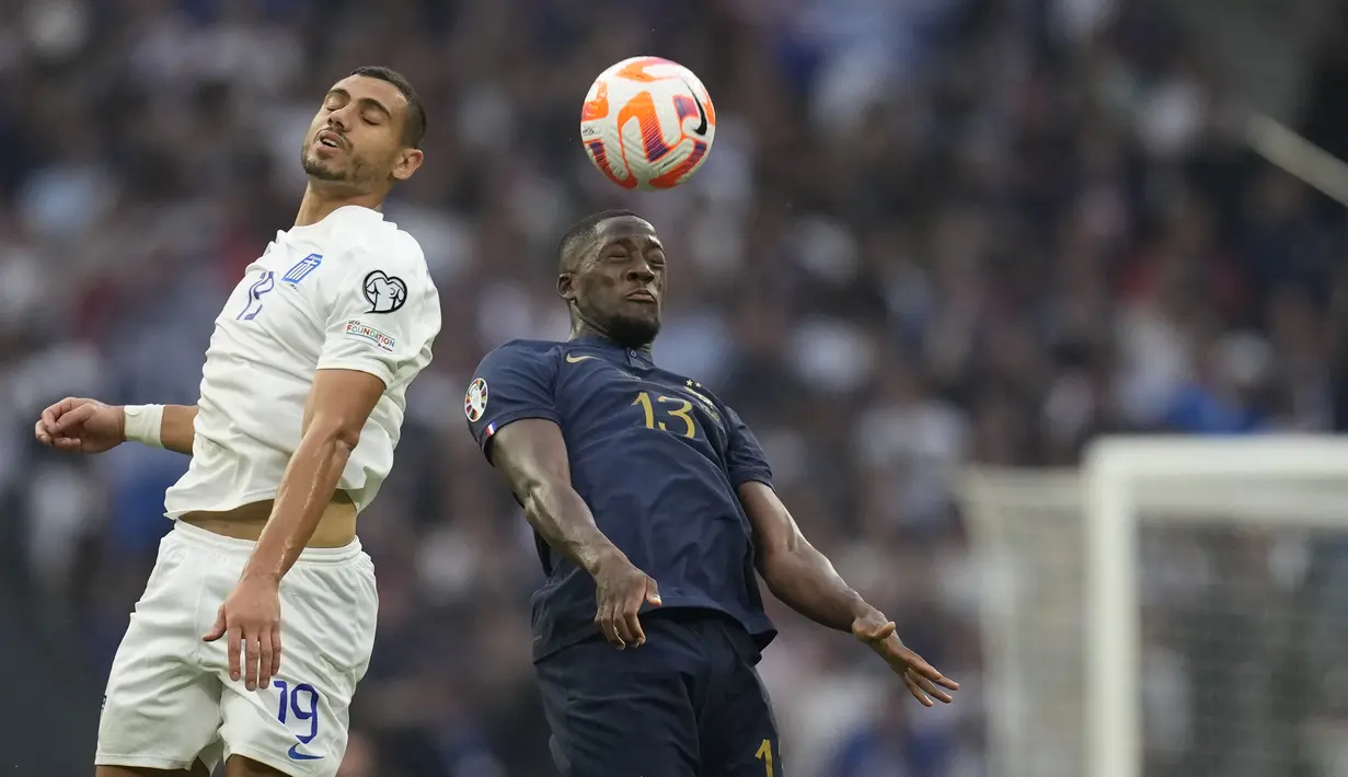 <p>Prancis tampil menekan sejak bola digulirkan. Les Blues mencatatkan 62 persen penguasaan bola, berbanding 38 persen milik Yunani. (AP Photo/Christophe Ena)</p>