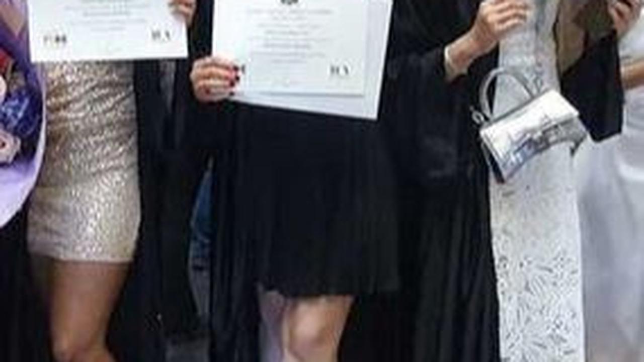 Menyelesaikan Studi dengan Prestasi Gemilang, Inilah 10 Potret Wisuda Niquita, Putri Zarima dan Ferry Juan di Kota Paris