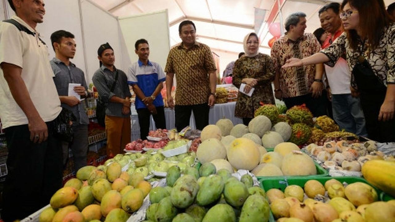 Menteri Rachmat Gobel buka pasar murah di parkiran Kemendag