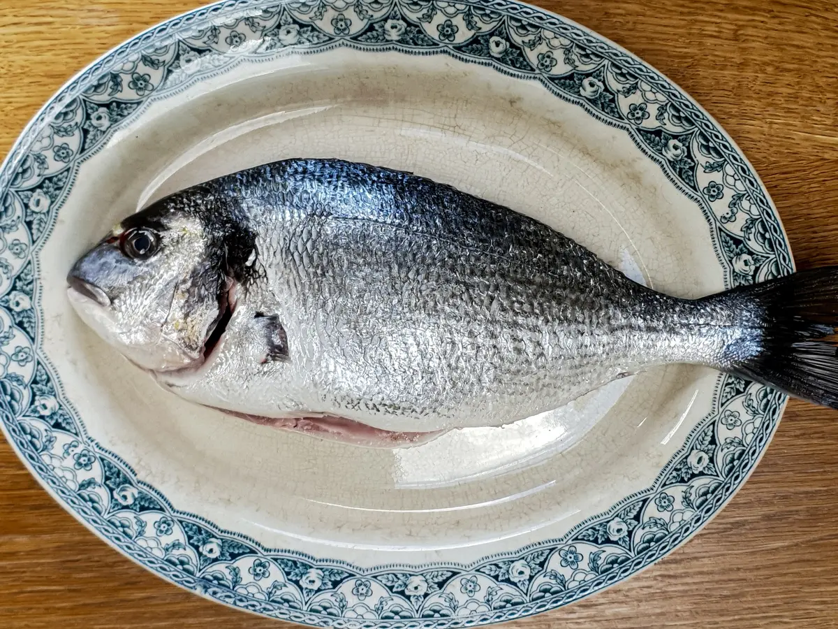 Arti Mimpi Makan Ikan Bersama Teman: Pertanda Keberuntungan?