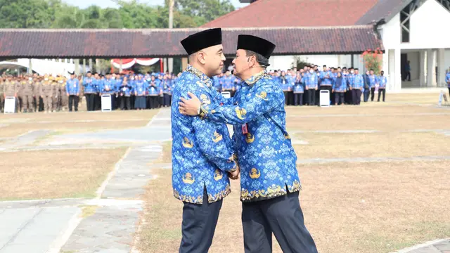 Sekretaris Daerah (Sekda) Kabupaten Tangerang, Mochamad Maesyal Rasyid bersama Bupati Ahmed Zaki Iskandar dalam suatu acara. (Istimewa)