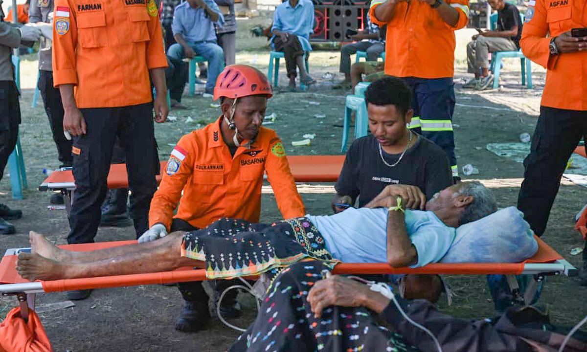 Basarnas Evakuasi Korban Gempa M 7,7 di NTT