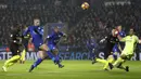 Penyerang Leicester, Islam Slimani, berusaha membobol gawang Manchester City. Meski kalah, City lebih menguasai jalannya pertandingan dengan penguasaan bola mencapai 73 persen. (Reuters/Darren Staples) 