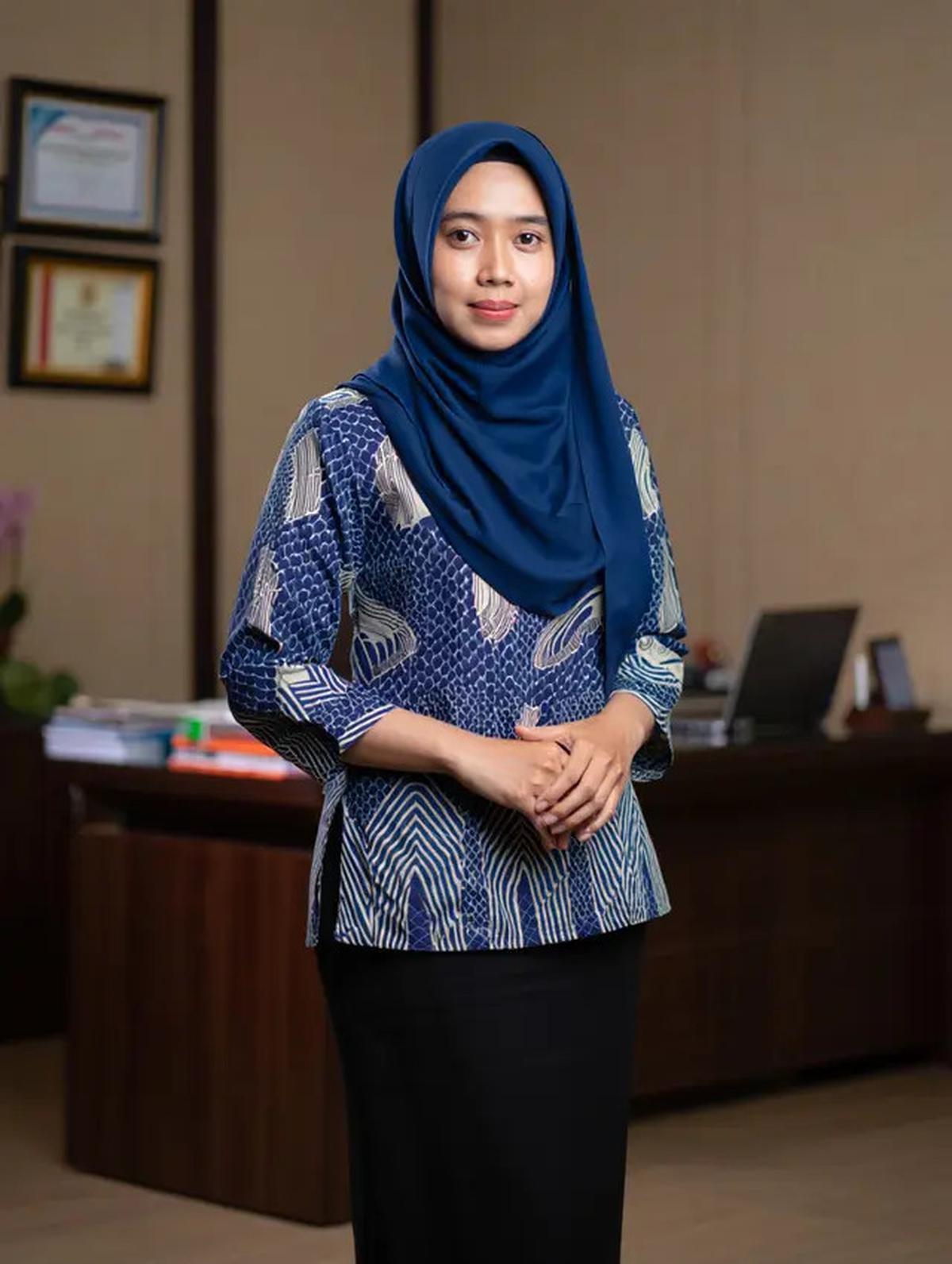 12 Model Baju Batik Tunik Kantor 2025 yang Bikin Gaya Formal Jadi Terlihat Lebih Trendy