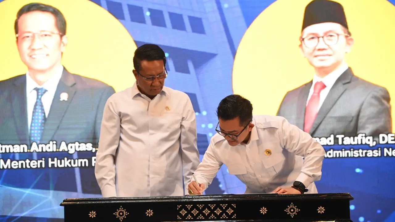 Kepala Lembaga Administrasi Negara (LAN) Muhammad Taufiq dan Menteri Hukum Supratman Andi Agtas.