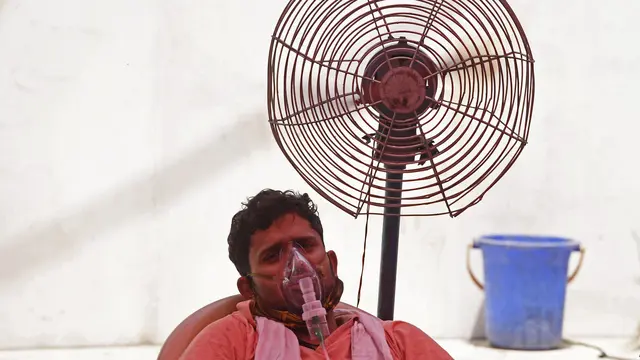 Warga India antre mendapatkan oksigen gratis