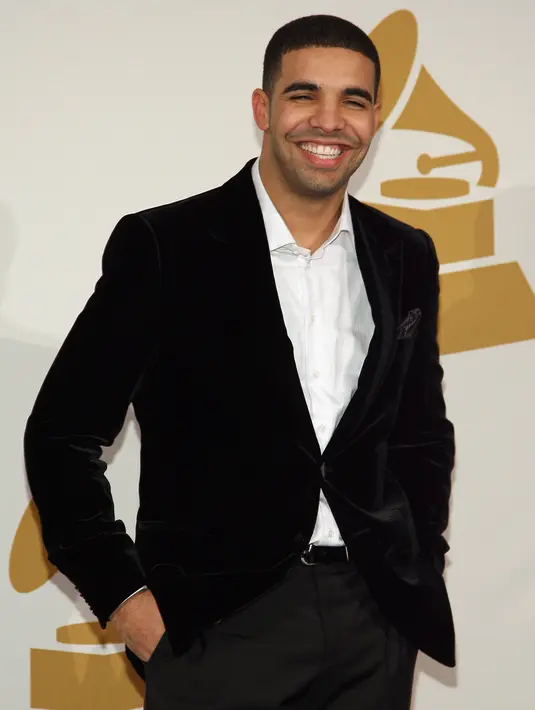 Seperti yang dilansir Dailymail, (31/5), Drake dan Hailey datang ke sebuah klub malam namun di mobil yang terpisah. Hailey dan Drake sempat dinner di restoran dekat klub tersebut. (AFP/Bintang.com)