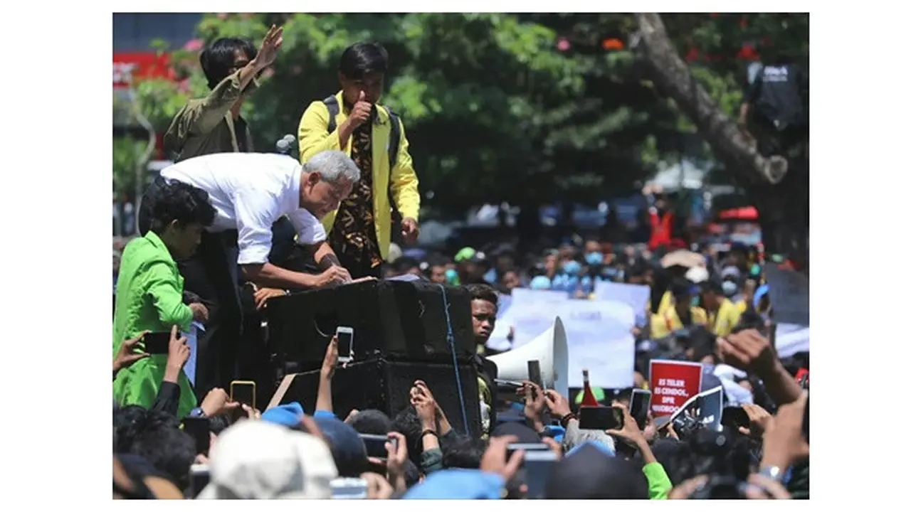 Sisi Lain Demo Mahasiswa di Semarang, Ganjar Pranowo Ajak Masa Perbaiki Taman