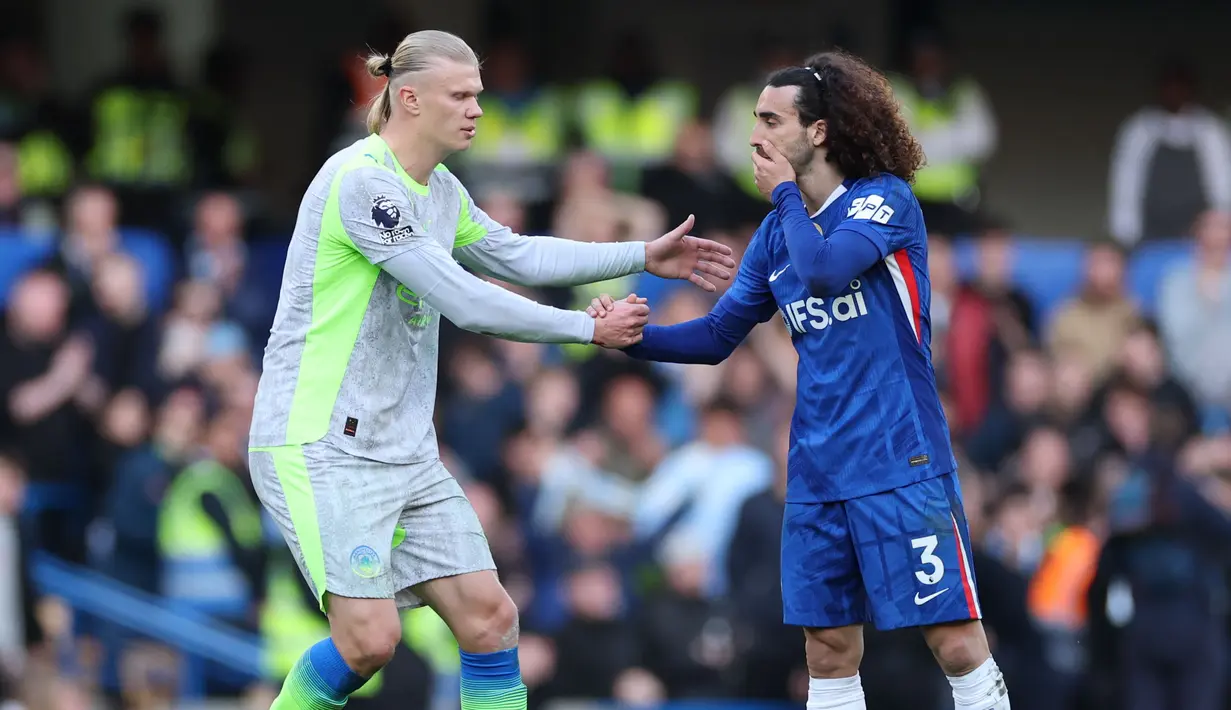 Kemenangan tersebut membuat Manchester City memaksa Arsenal semakin tak nyaman di puncak klasemen Liga Inggris. Kini mereka hanya berjarak enam poin dengan menyisakan satu pertandingan. (AP Photo/Ian Walton)