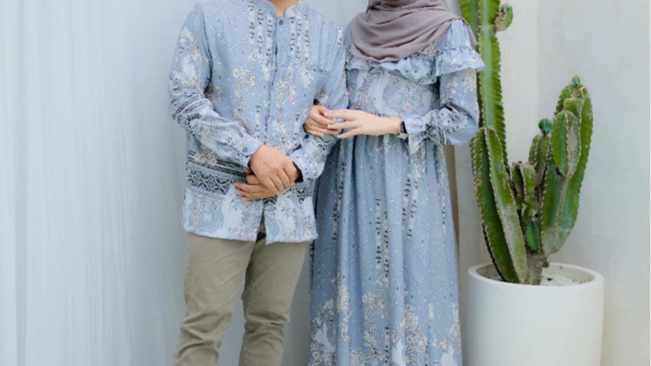 Gaya Lebaran 2025 Super Kekinian! Inspirasi Baju Couple Warna Ice Blue yang Bikin Semua Mata Tertuju pada Kamu!