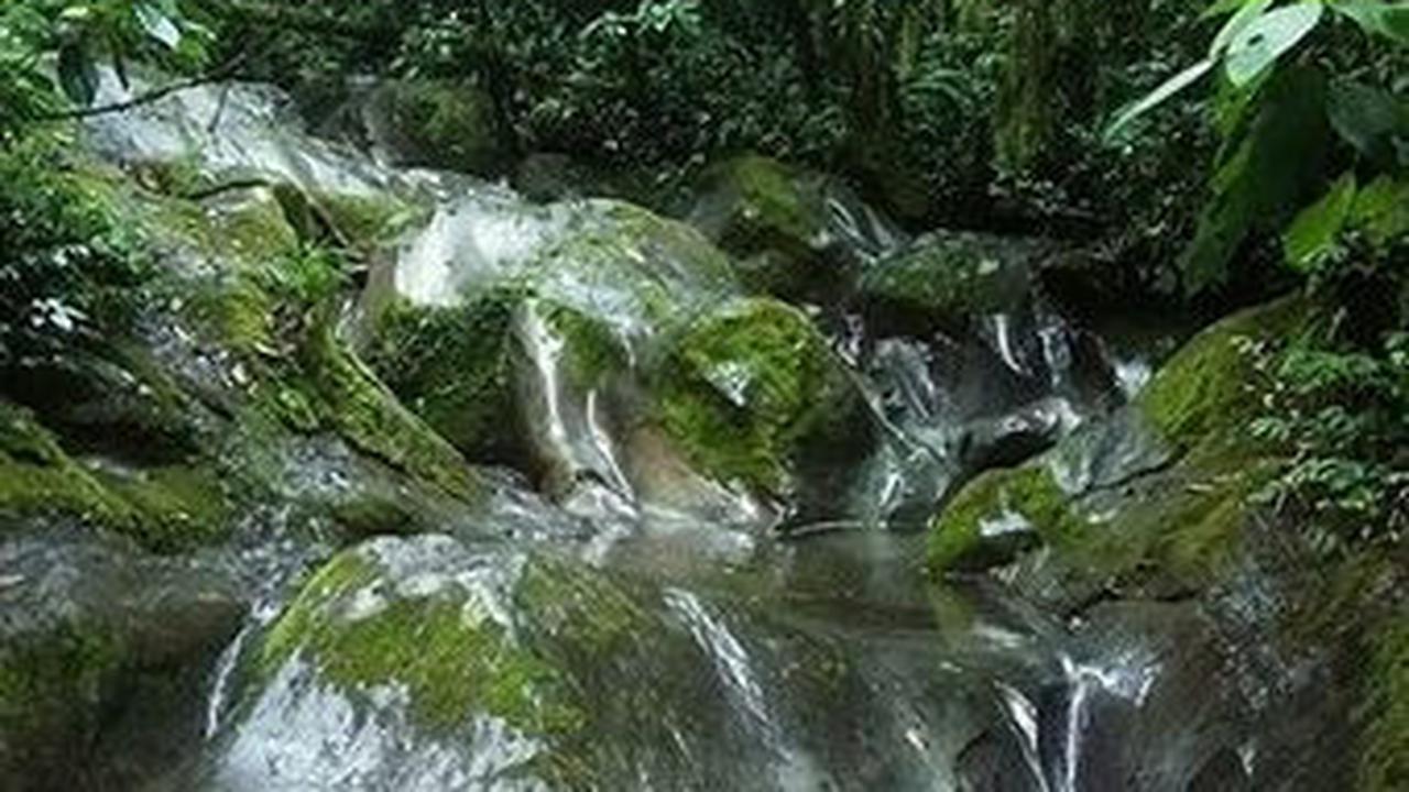 4. Larangan Jam 12: Mitos dan Kepercayaan Lokal