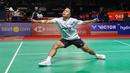 Aksi Anthony Ginting saat melawan wakil Belgia, Julien Carraggi pada babak 32 besar Indonesia Masters 2026 di Istora Senayan, Jakarta, Rabu (21/1/2026). (Bola.com/Abdul Aziz)