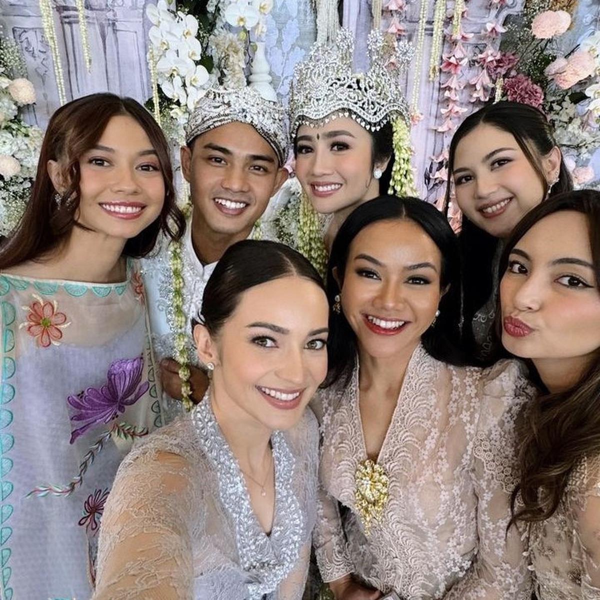 Disebut BLACKPUNK! Ini 7 Potret Yuki Kato, Jessica Mila, dan Enzy Storia yang Akhirnya Kumpul Lengkap di Nikahan Febby Rastanty