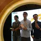 ki-ka: Managing Director Infinix Mobility Benjamin Jiang bersama perwakilan Lazada Indonesia dan  Marcia Sun meluncurkan Infinix Hot S. (Liputan6.com/ Agustin Setyo Wardani)