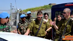 Citizen6, Israel: Komandan Satuan Tugas Batalyon Mekanis TNI Konga XXIII-F/UNIFIL (Indobatt) Letkol Inf Suharto Sudarsono mengikuti Tour Area Operasi di wilayah Israel, Selasa (17/4). (Pengirim: Badarudin Bakri)