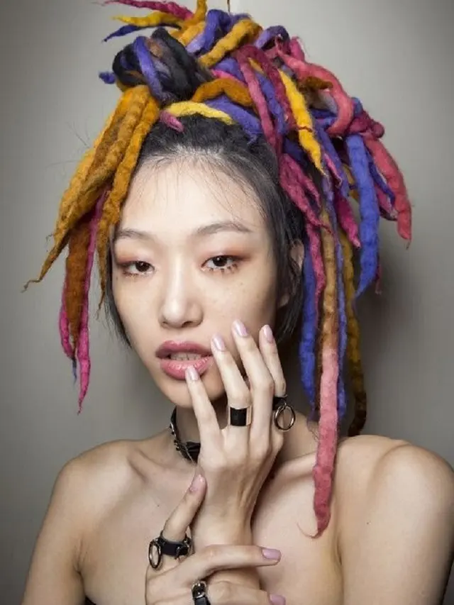 [Bintang] Coba Kombinasi Warna Kuku Ini Supaya Tampilan Tidak Monoton Saat ke Kantor