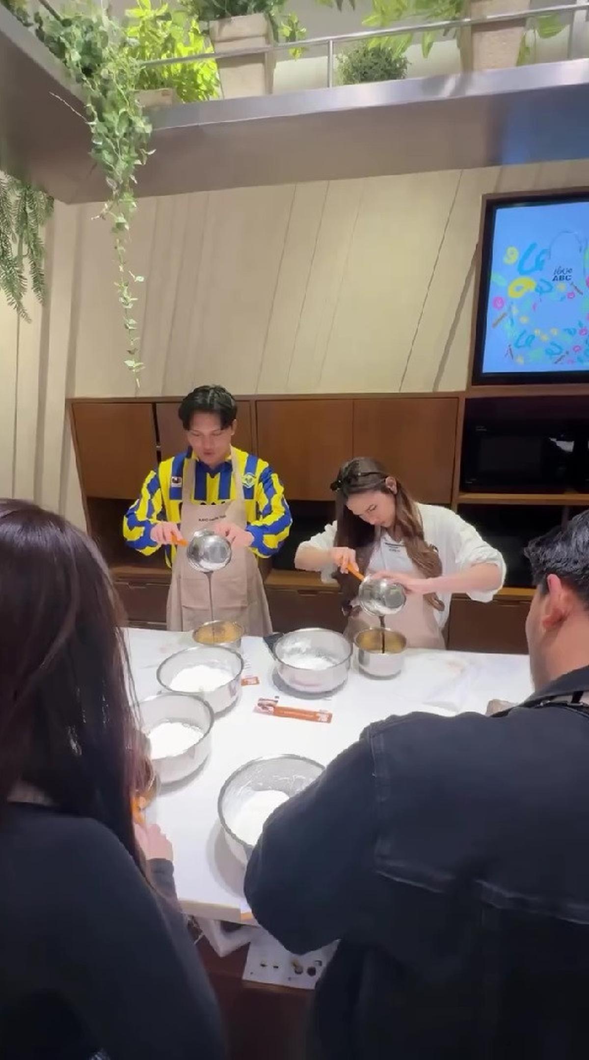 Potret Aaliyah Massaid dan Mahalini Ajak Suami Ikut Kelas Masak, Duo Bumil Ini Kompak Banget