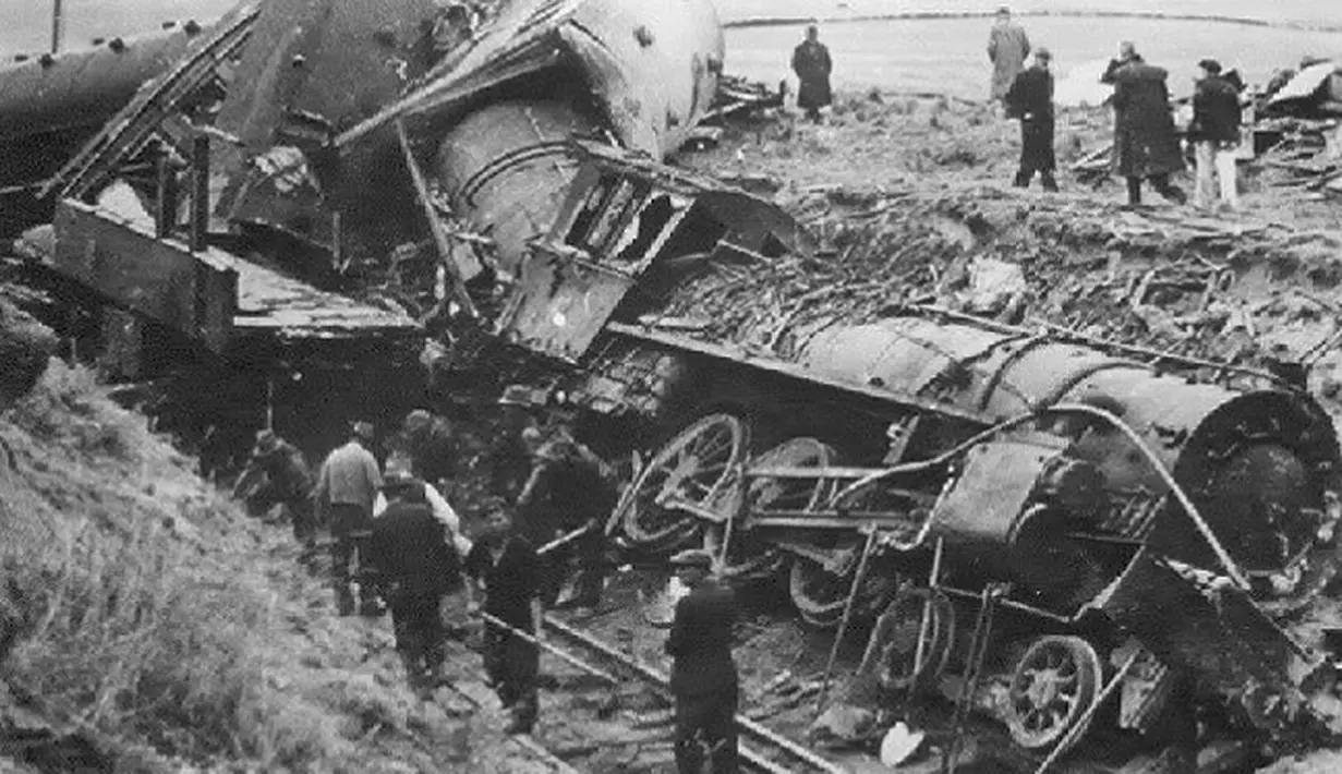 Bencana Tangiwai merupakan bencana paling buruk di Selandia Baru, pada tahun 1951 di hari Natal sebuah kecelakaan besar terjadi ombak menyapu jembatan dan juga kereta. Sekitar 151 orang dinyatakan tewas pada peristiwa tersebut. (axver.livejournal.com)