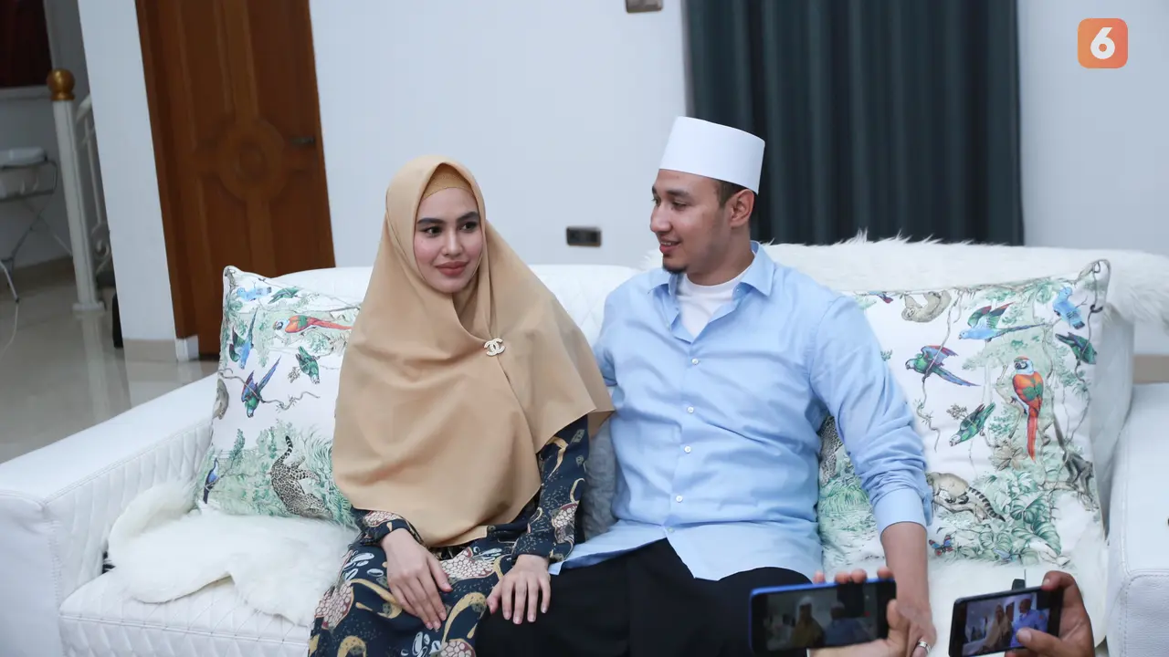 [Fimela] Kartika Putri dan Habib Usman Bin Yahya