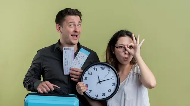 Ilustrasi pasangan traveling/freepik.com/stockking