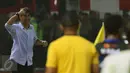 Pelatih Persija, Stefano Cugurra Teco (kanan) mengekspresikan kekecewaan saat laga melawan Madura United di laga lanjutan Liga 1 di Stadion Patriot Candrabhaga, Bekasi, Kamis (4/5). Persija kalah 0-1. (Liputan6.com/Helmi Fithriansyah)