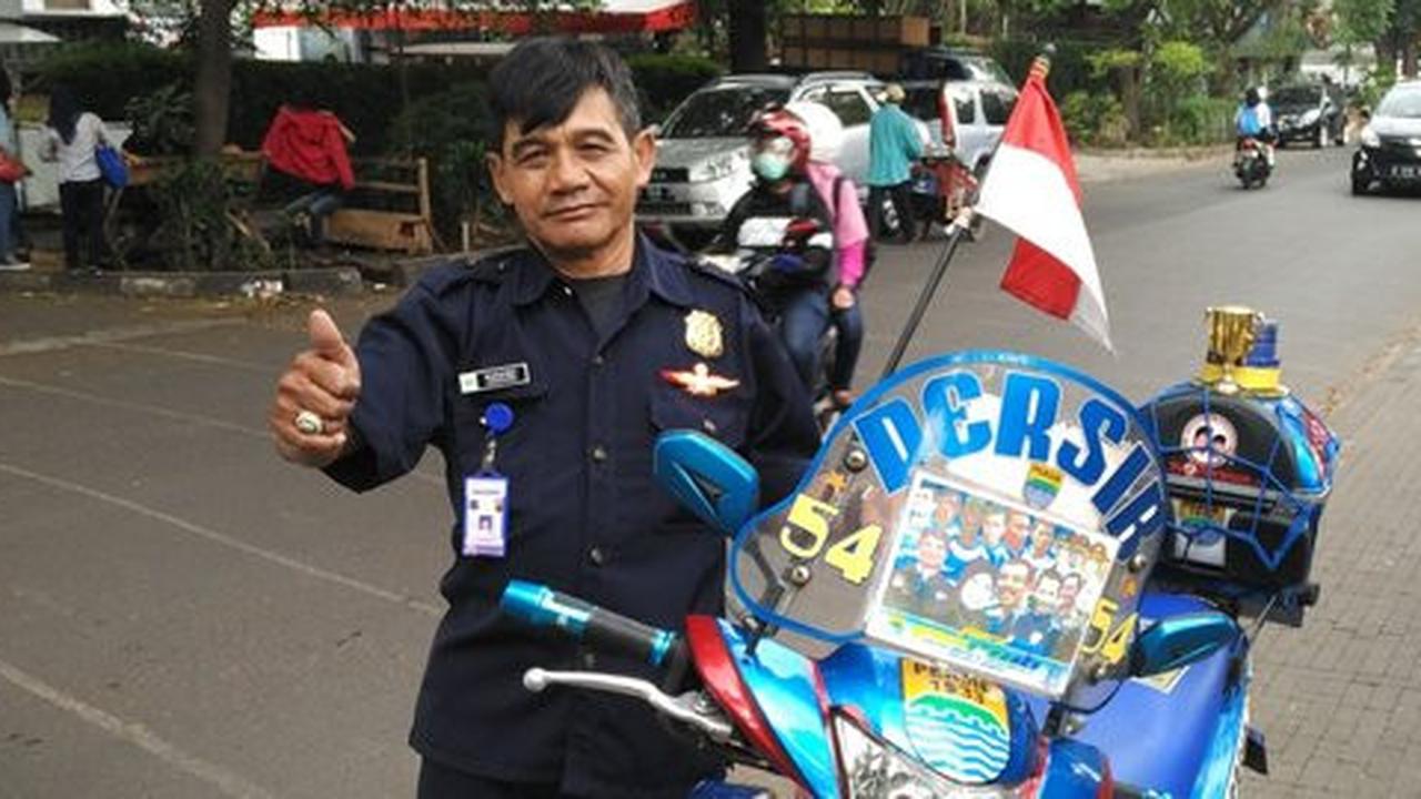 Rukandi naik motor keliling Bandung umumkan jadwal tanding Persib