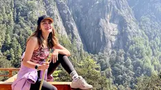 Liburan kali ini nampak berbeda dari biasanya, Luna Maya yang menyukai liburan ke alam ini menyempatkan waktunya untuk menjalani travelling bersama sahabat ke Bhutan. Liburan ke negara yang merupakan kerajaan budha yang berada di pegunungan Himalaya, tentu memberikan sensasi seru tersendiri. (Liputan6.com/IG/@lunamaya)