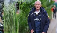 Dr. Helmut Marko, Konsultan Tim Oracle Red Bull Racing berjalan di Paddock sebelum Grand Prix F1 Las Vegas di Sirkuit Las Vegas Strip pada 22 November 2025 di Las Vegas, Nevada. (Hector Vivas/Getty Images via AFP)